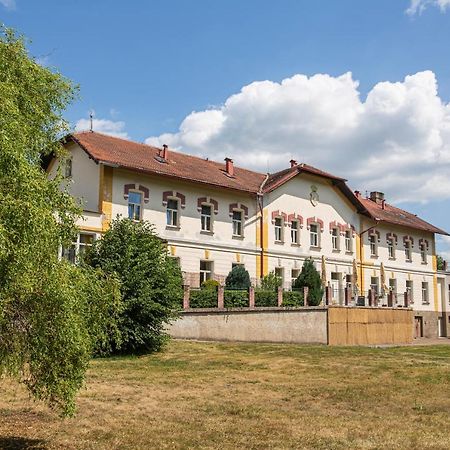 Pension V Parku Cesky Sternberk Exterior photo