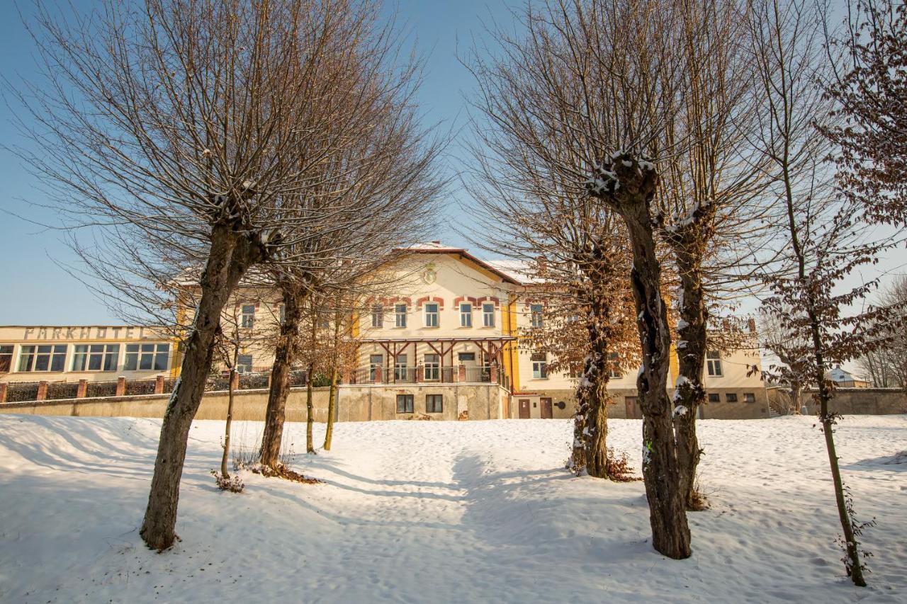 Pension V Parku Cesky Sternberk Exterior photo